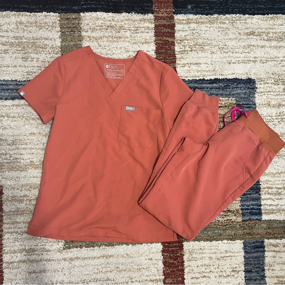 Figs Dirty Chai Scrub Set XXS. Zamora jogger bottoms and Catarina scrub top